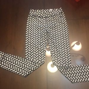 Girls black/white heart leggings